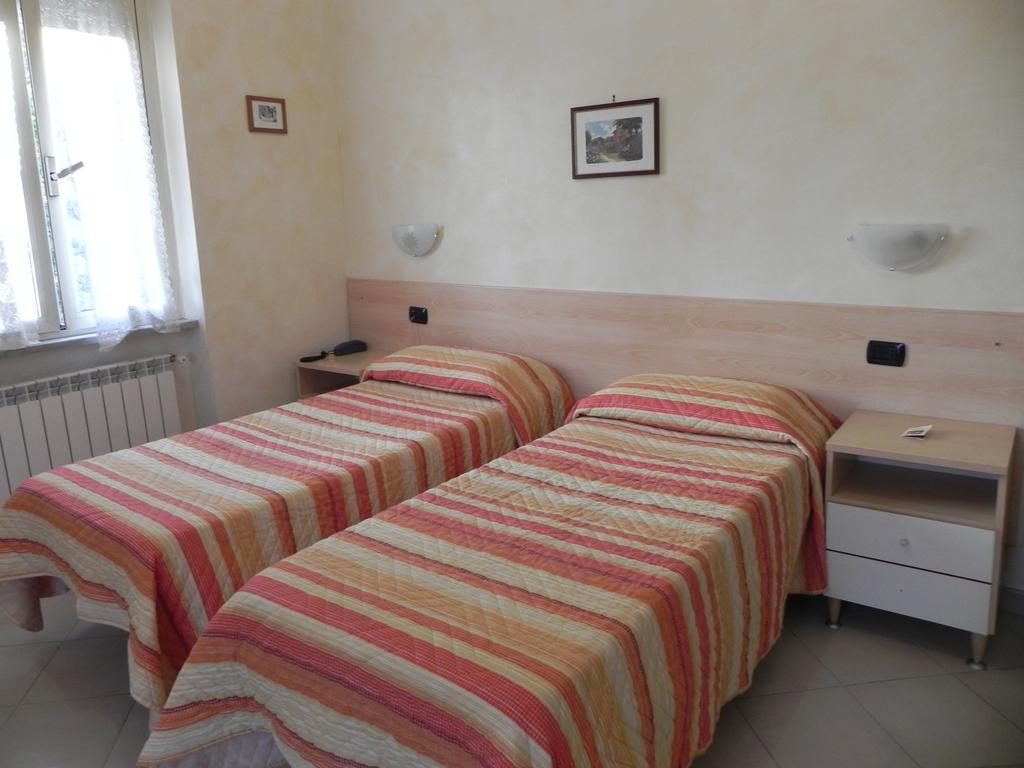 Hotel Villa Robinia Genzano di Roma Pokoj fotografie