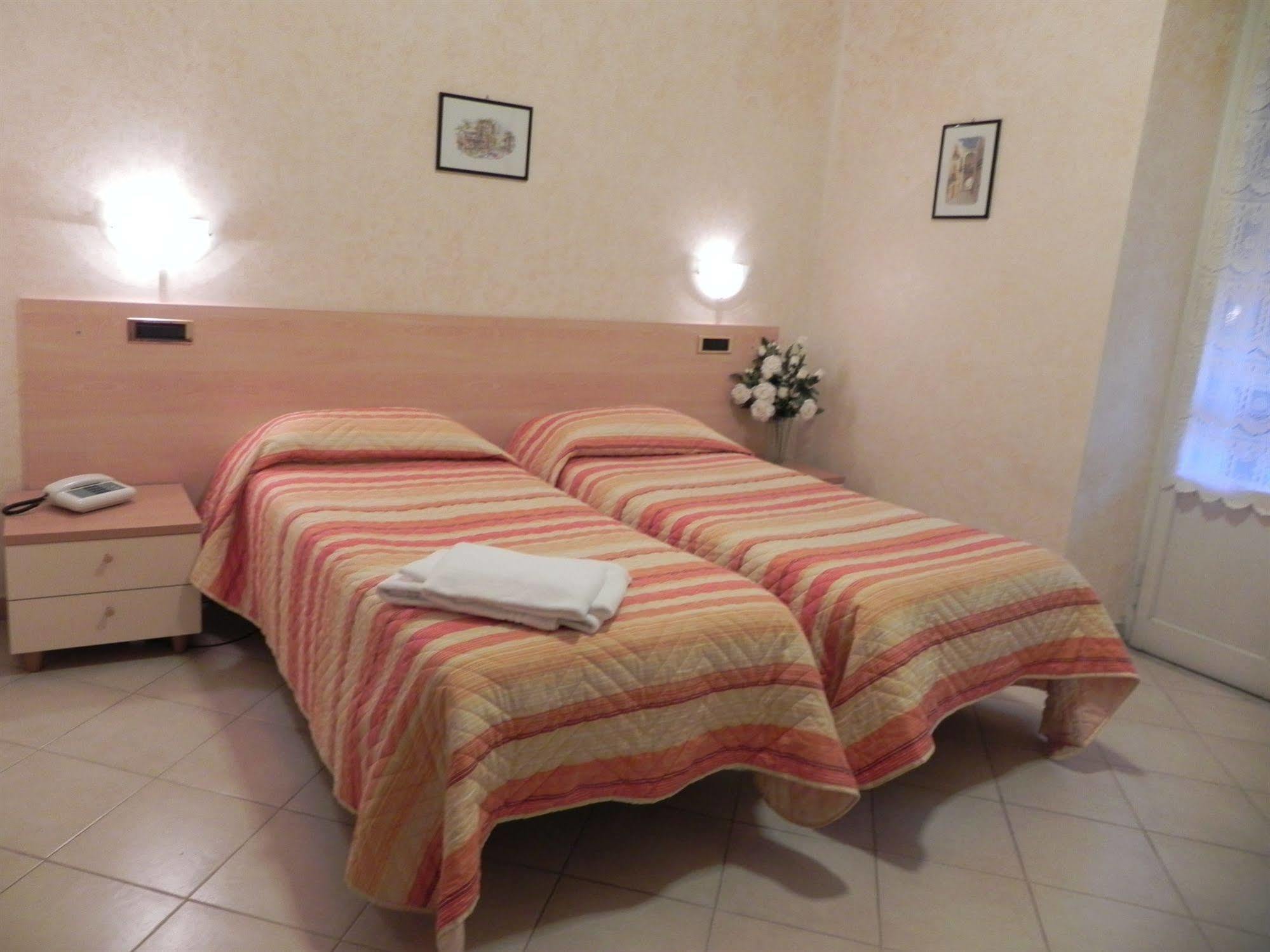 Hotel Villa Robinia Genzano di Roma Exteriér fotografie