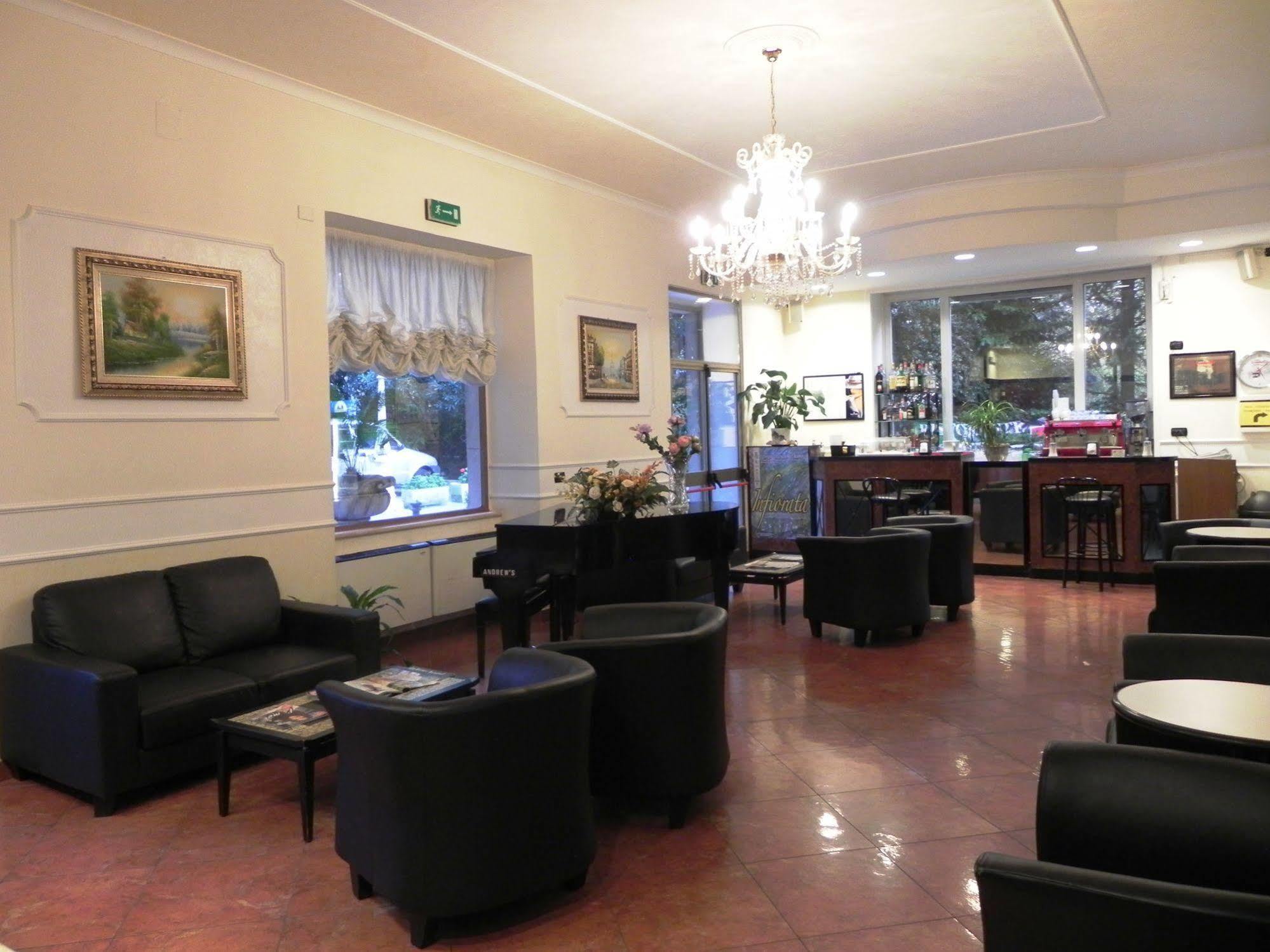 Hotel Villa Robinia Genzano di Roma Exteriér fotografie